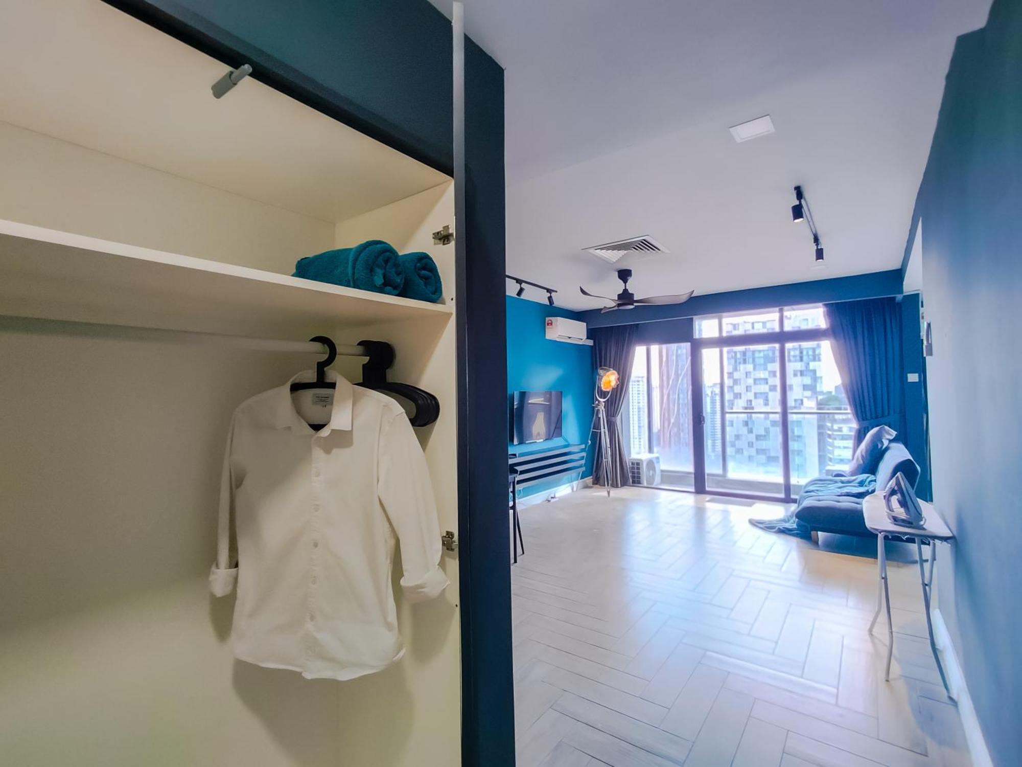 Apartment Empire Pj By Manhattan Group *