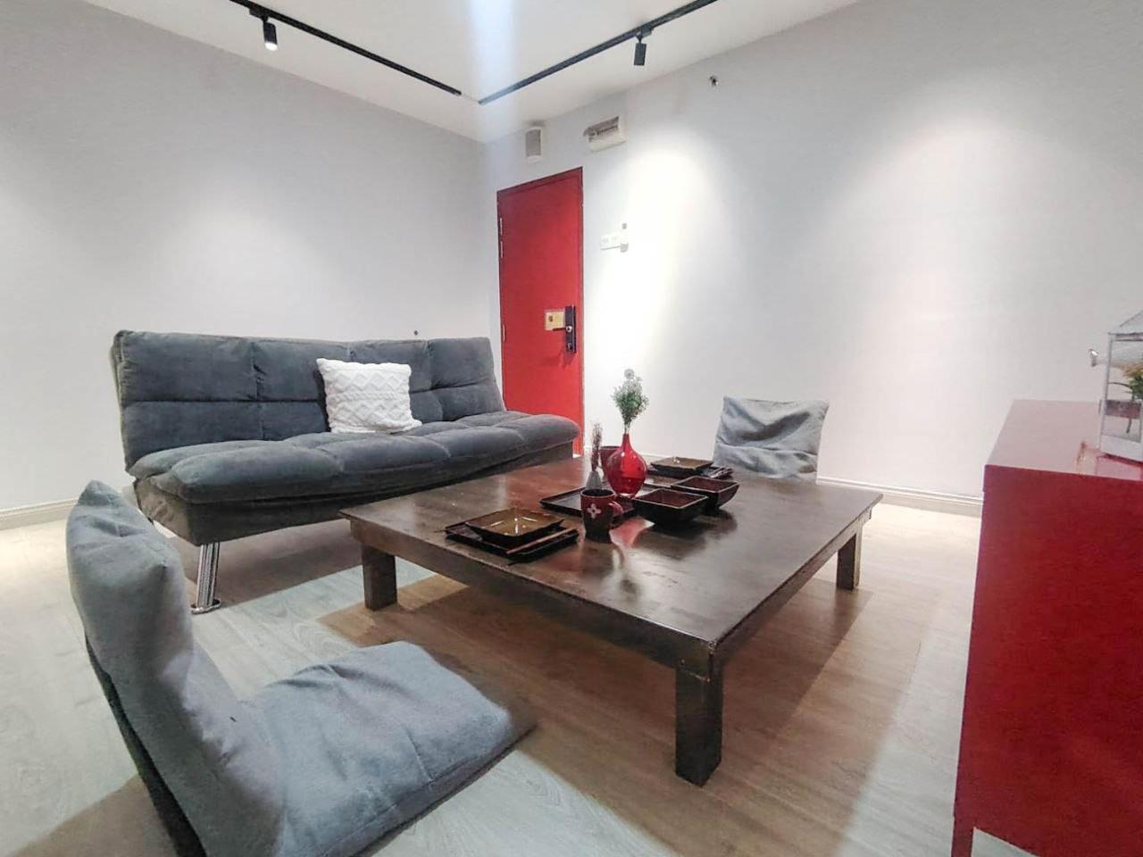 Apartment Empire Pj By Manhattan Group *